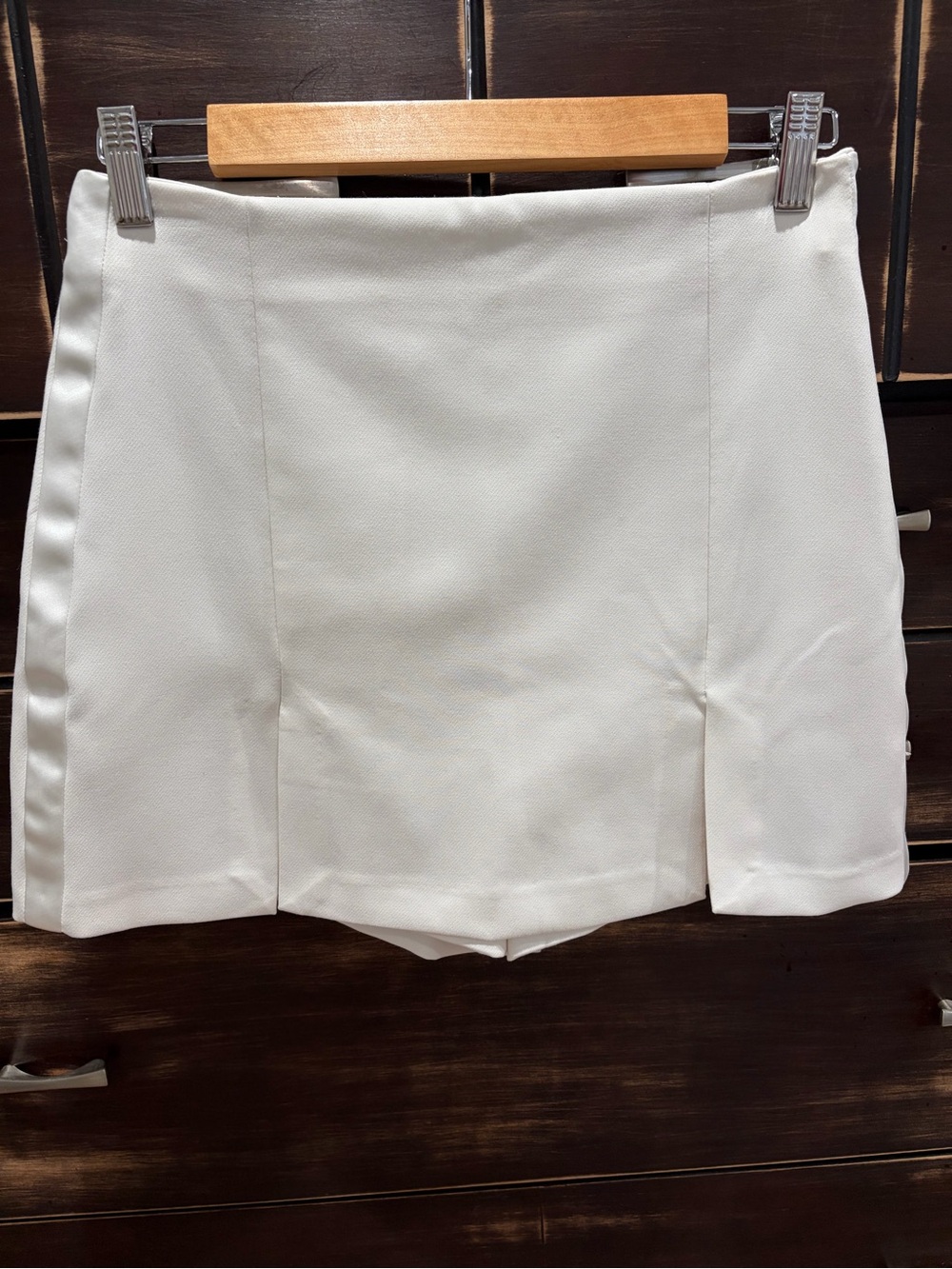 Zara Women’s white Tailored Short- Clean Front Panel Design/ Size S